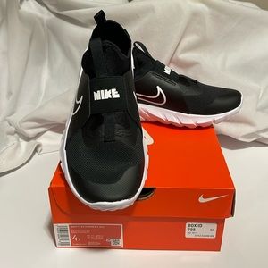 Boys Nike Flex size 4